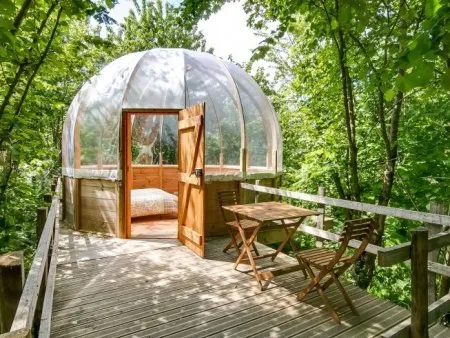 Les cabanes à forme libre ou combinée